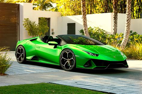 Colors, smells and sounds meld with a seductive design and ultra-light materials. . Lamborghini huracan evo spyder price